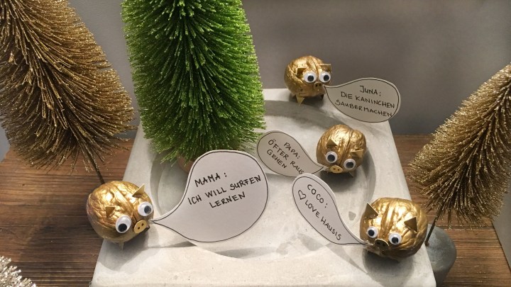 Glücksschweinchen aus Walnussschalen