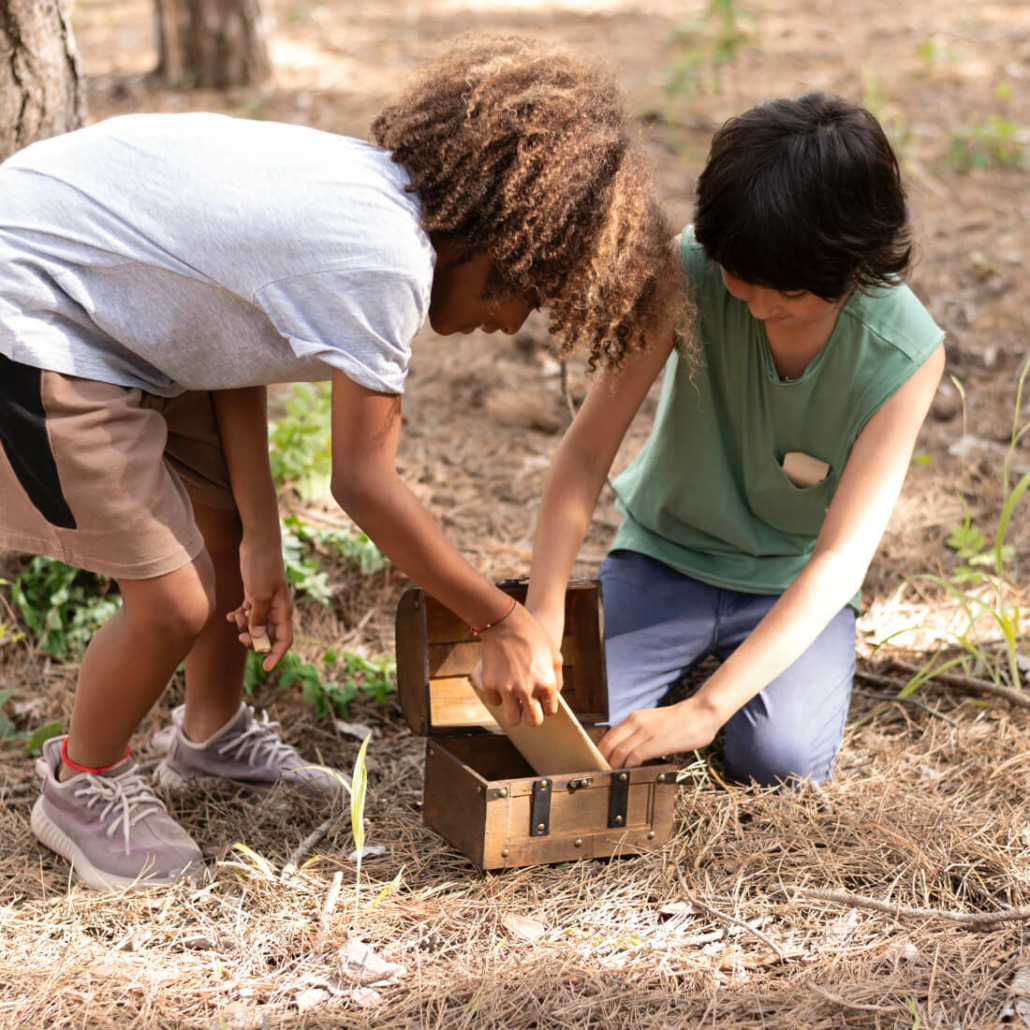 Zum Schluss finden die Kinder einen Schatz