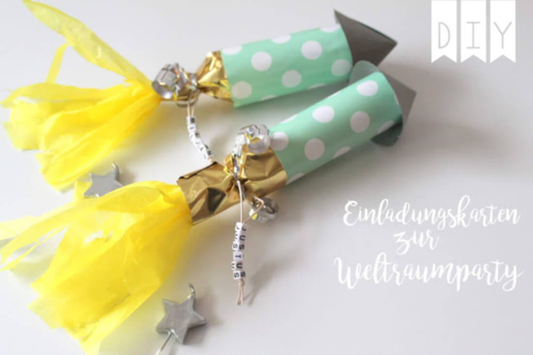 Weltraumparty Einladung Raketen aus Klorollen